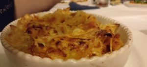 Die Lasagne war ebenfalls vorzüglich - von den Eisbechern mit heißen Himbeeren und dem Tartuffo mal ganz zu schweigen.