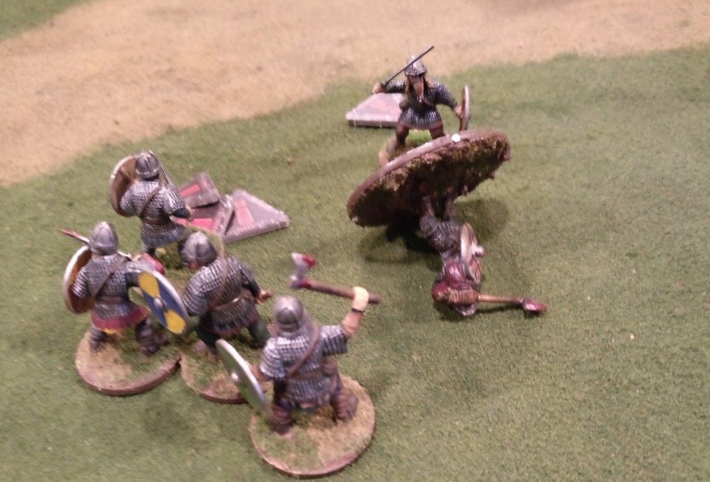 Da liegt er nun, der arme Kerl. Das Spiel ist teils simpel, teils komplex. Die Sache mit dem Battle-Sheet lässt viele taktische Elemente ins Spiel einfließen. Es muss ja nicht das letzte SAGA-Spiel gewesen sein.