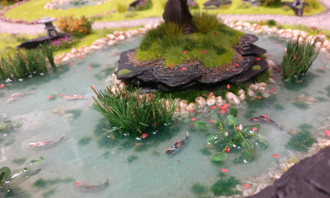 Insel des Baumes und Teichbewuchs auf der Bushido-Spielplatte "japanischer Garten" der Ad Arma.