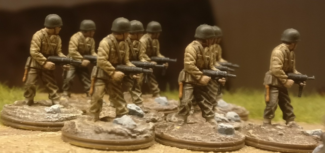 Weitere neun der 54 Figuren aus dem Set Matchbox 40191 "US Infantry"
