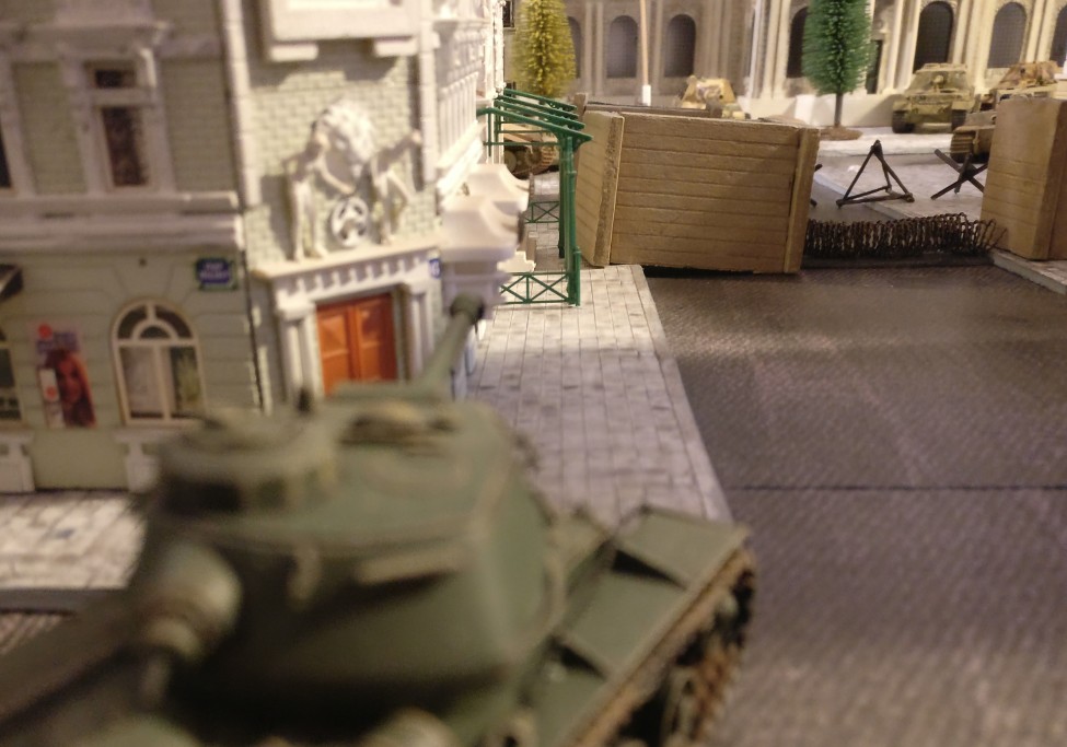 Der KV-122 geht den Jagdpanzer Elefant/Ferdinand an.