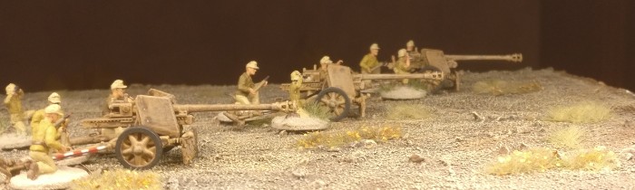 Das fertige Objekt: drei der vier Italeri PaK 40 AT Gun 7,5cm nahe El Alamein