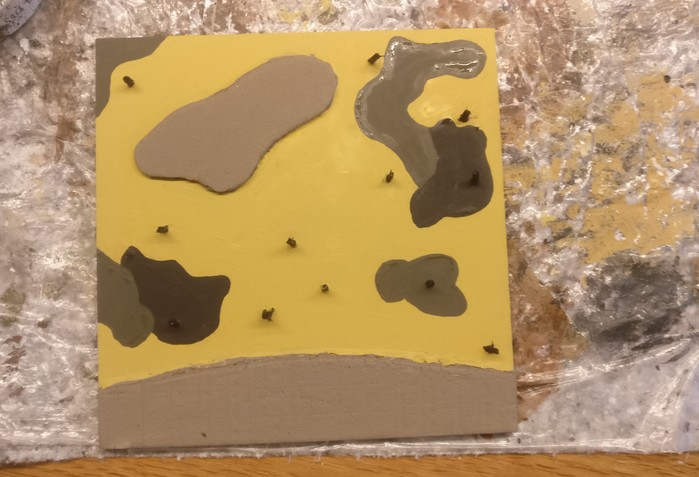 Die freien Flächen bemale ich mit Reell Aquacolor 36116 Sand, einem sehr intensiven gelben Farbton.
