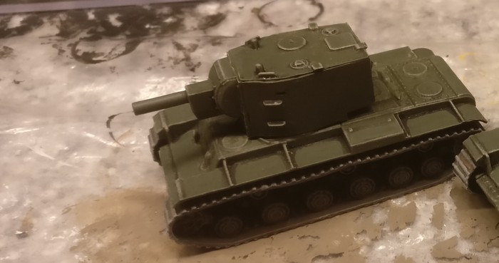 Le voilà! Der KV-2 von Zvezda.