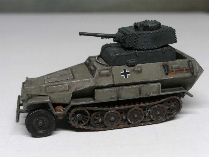 Der PzKpfw. 38 (t) Panzerturm passt nicht so ganz auf das Zvezda Sd.Kfz. 251/1.