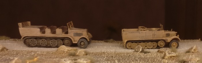 Hier sind sie traut vereint kurz vor El Alamein: der Sd.Kfz. 9 Famo und sein ehemals hässlicher Kamerad DeAgostini Sd.Kfz. 11