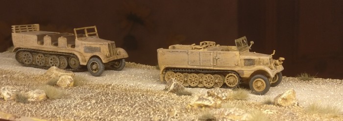 Der Sd.Kfz. 9 Famo und der DeAgostini Sd.Kfz. 11 auf der Rollbahn.