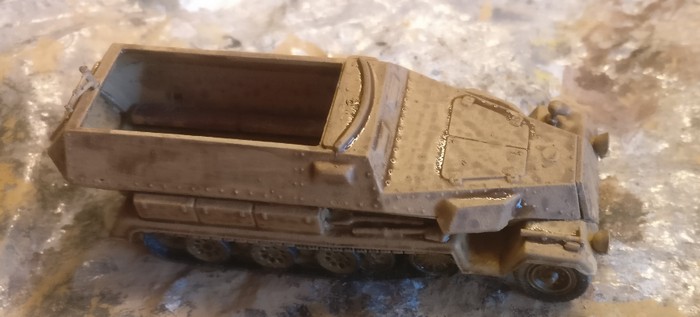 Das Esci E8359 Sd.Kfz. 251/1 German Hanomag nach dem Auftrag des Umber Wash.