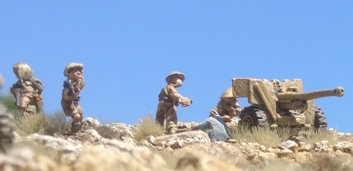 6-Pounder der Panzerabwehr der Royal Artillery bei Tobruk.