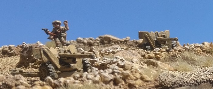 6-Pounder der Panzerabwehr der Royal Artillery bei Tobruk.