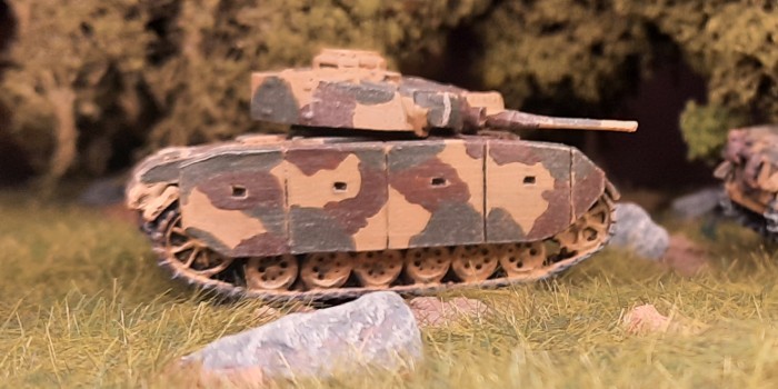 Einer der beiden Panzer III Ausf. J sucht auch schon nach fetter Beute.
