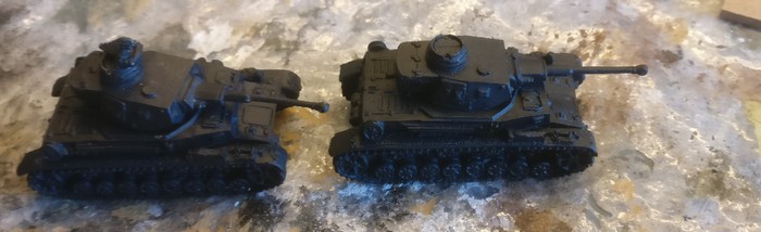 Die beiden Panzer IV Ausf. F2 in 15mm aus Resin, wie ich sie vom Bestellonkel erhielt.