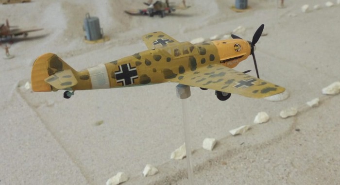 Eine Messerschmidt Bf 109 über dem Flughafen von Tobruk im Battlegroup Szenario 