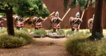 Byzantine Skutatoi advancing, Lammelar Armour: 8 Rekruten von Crusader Miniatures