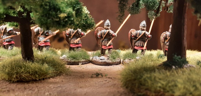 Byzantine Skutatoi advancing, Lammelar Armour: 8 Rekruten von Crusader Miniatures