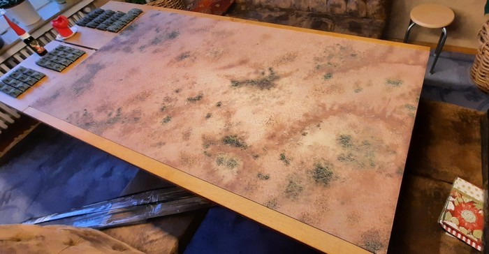 Die Deep Cut Studios Game Mat "Savanna". Erste Erfahrung: passt perfekt!