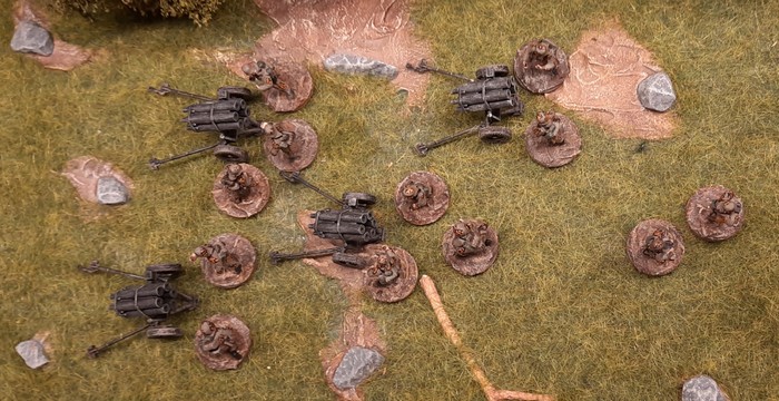 Blick von oben auf die Nebelwerfer-Stellung. Vier 15cm Nebelwerfer 41 von Italeri.