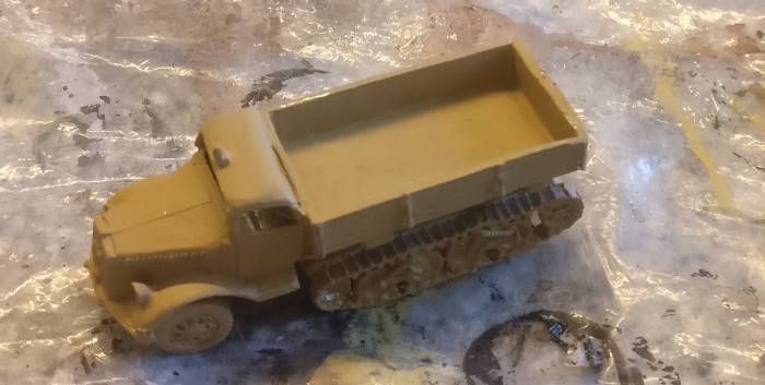 Das Sd.Kfz.3 "Maultier" mit Dunkelgelb.