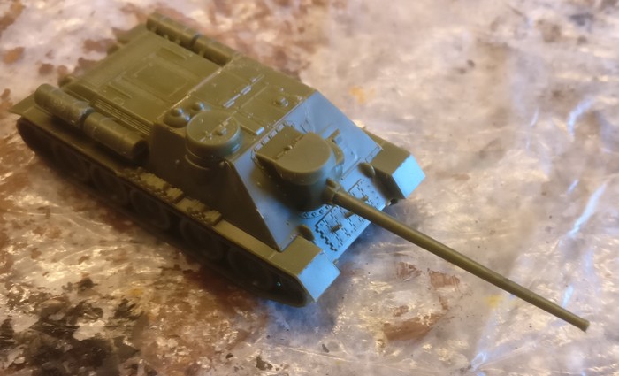 So kam das SU-100 von Zvezda in 15mm Größe zu mir.