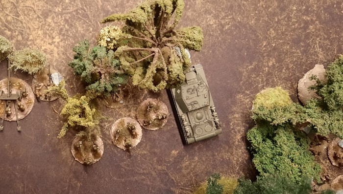 Ein SU-152 mit Infanterieschutz im Ambush.