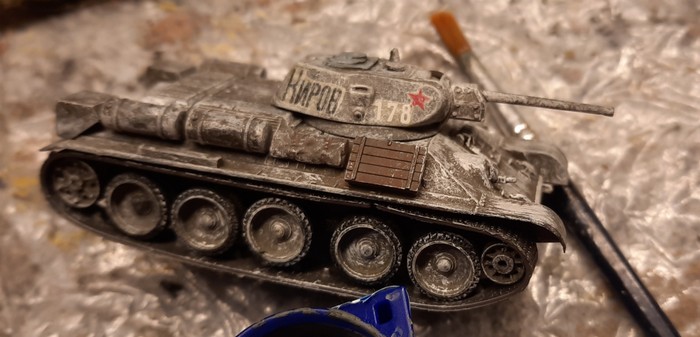 So sah der T-34/76 für die 159. Panzerbrigade mal aus. Ich denke, wir sind uns einig, dass er sich jetzt zum Besseren hin verändert hat.