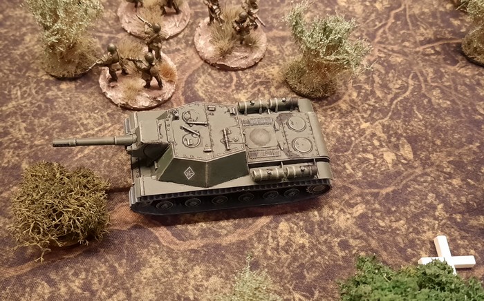 Das sehr hartnäckige SU-152 auf der linken Flanke der russischen Stellungen auf der Höhe 107.