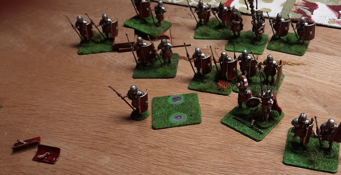 Die "Early Imperial Roman Legionaries Advancing" von Victrix nach ihrer Ankunft.