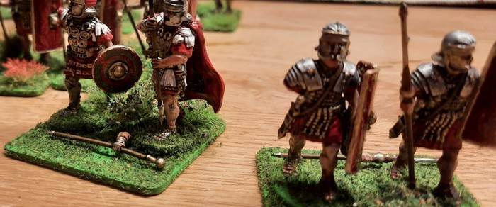 Reichlich Bruch, doch reparierbar. Die "Early Imperial Roman Legionaries Advancing" von Victrix nach ihrer Ankunft stehen vor der Bekleidungskammer.