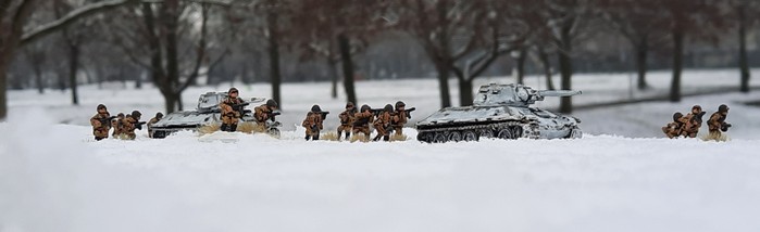 Die T-34/76 der 23. Panzerbrigade und die Schützen der 54. mechanisierte Brigade stürmen in der ersten Welle. Die Weichsel-Oder-Operation ist in vollem Gange.