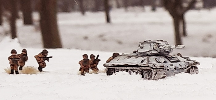 Die T-34/76 der 23. Panzerbrigade und die Schützen der 54. mechanisierte Brigade stürmen in der ersten Welle. Die Weichsel-Oder-Operation ist in vollem Gange.