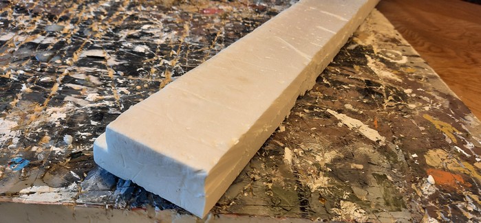 Das Rohmaterial für die Kaimauer: ein Abschnitt von meiner alten Styrodur-Arbeitsunterlage. 8cm x  45cm bzw. 8cm x 75cm.