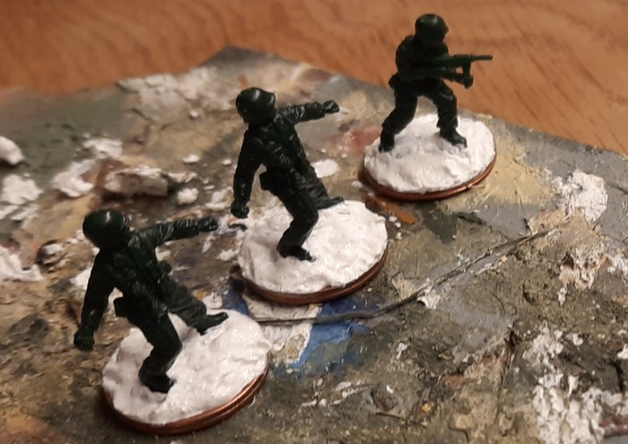 Erste Matchbox Infanteristen werden gebased.