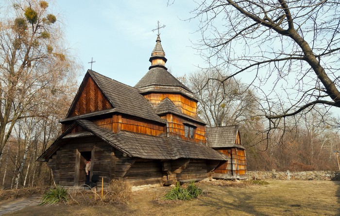 Am Anfang stand dieses Bild, welches ich im Internet gesehen hatte. Es steht im National Open Air Museum of Folk Architecture Pigorovo in Kiew in der Ukraine. (Foto: shutterstock - Oleksandr Kulichenko)