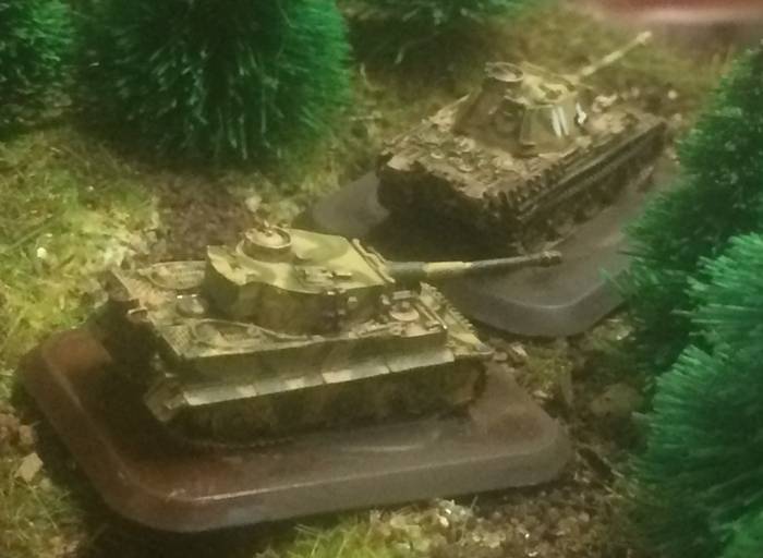 Von GHQ Models: Panzer VI Tiger und Panzer V Panther im Maßstab 1/285 bzw.6mm.