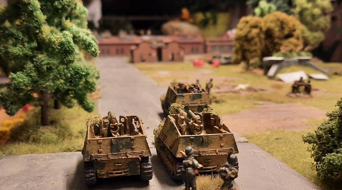 Die 6. Batterie der II./Panzer-Artillerie-Regiment 103 macht sich fertig für den zweiten Zug im Spiel.