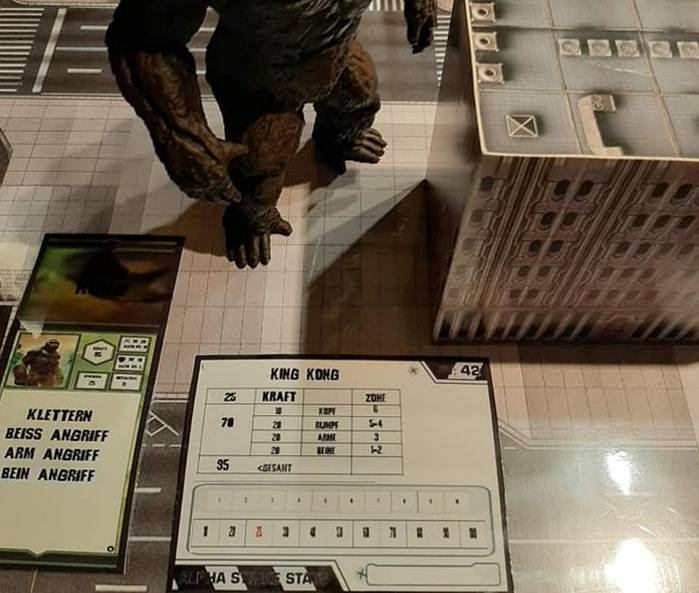 Die Profilkarte eines Monsters gibt Auskunft über dessen Möglichkeiten. Das Monster Godzilla ist mit Möglichkeiten "gesegnet" - wer hätte das gedacht? Aber "Kong" ist auch ganz gut dabei! (Foto: Udo Zipelius")