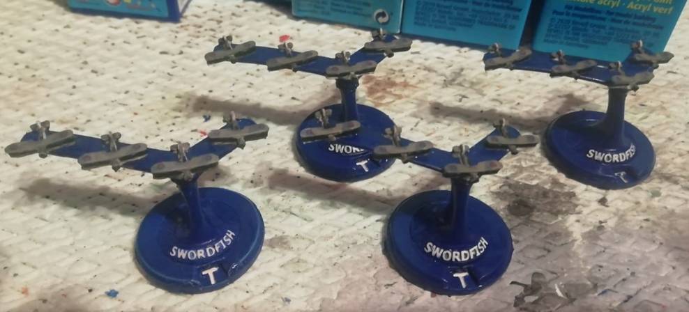 Die vier Staffeln Swordfish Torpedobomber auf ihren Bases für Victory at Sea. Die Bases halten jeweils vier Flugzeuge auf einmal. (Foto: Doncolor)