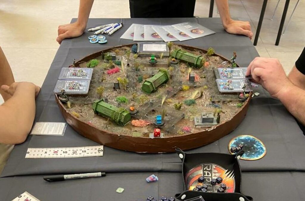 Der Spieltisch von "Gravity Bay" mit dem Skirmisher "Rapture" auf dem MelBelCon 2022.