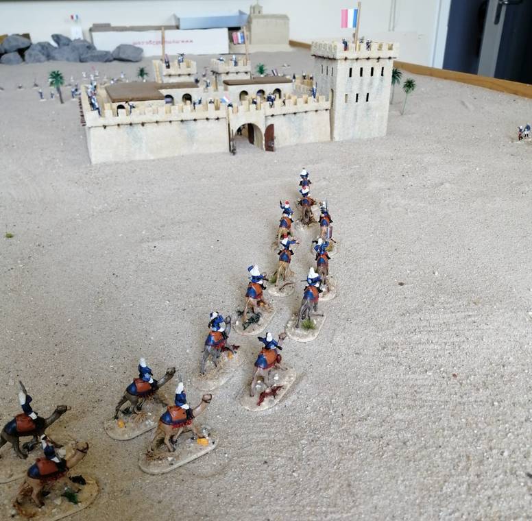 Die reiterei der Kompanie der Fremdenlegion unter Major Foster galoppiert in das Fort bei Erfoud. (Foto: Bestellonkel)