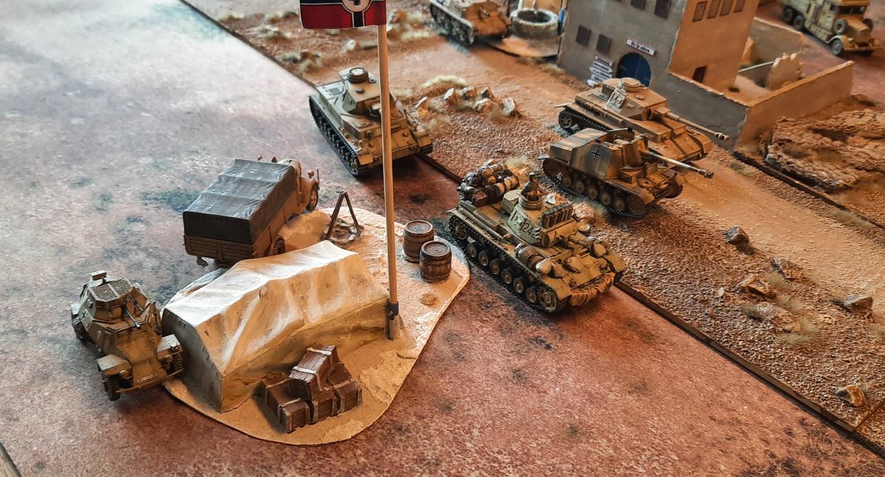 Der Vorstoß der Panzergruppe mit zwei Panzer IV, einem Panzer III, dem Marder und der Semovente