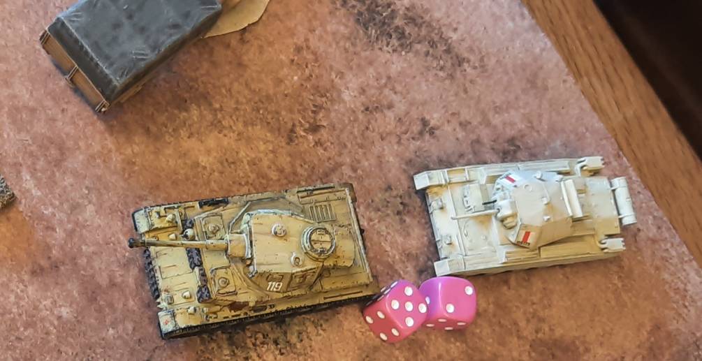 Der Panzer IV Ausf. G hat Glück. Er wird getroffen, aber der Schuss geht nicht durch.