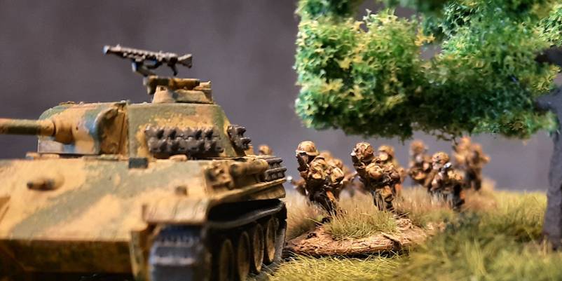 Der Panther geht vor, die Panzergrenadiere gehen mit.