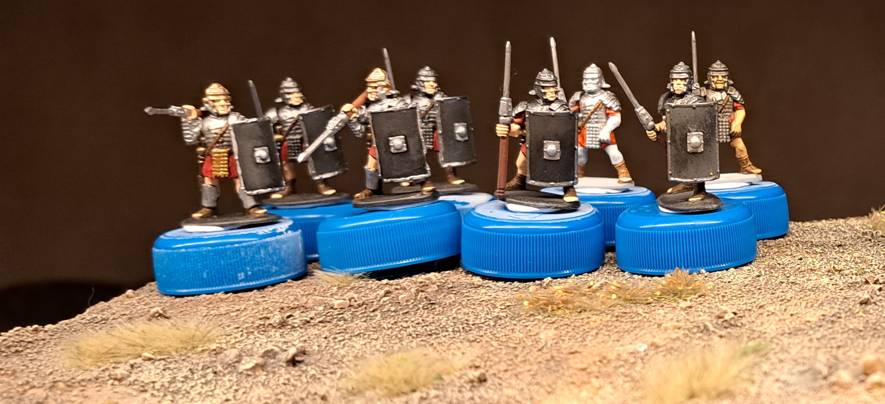 Acht Krieger aus dem Set Warlord Games Hail Cesar Early Imperial Romans Legionaries and Scorpion