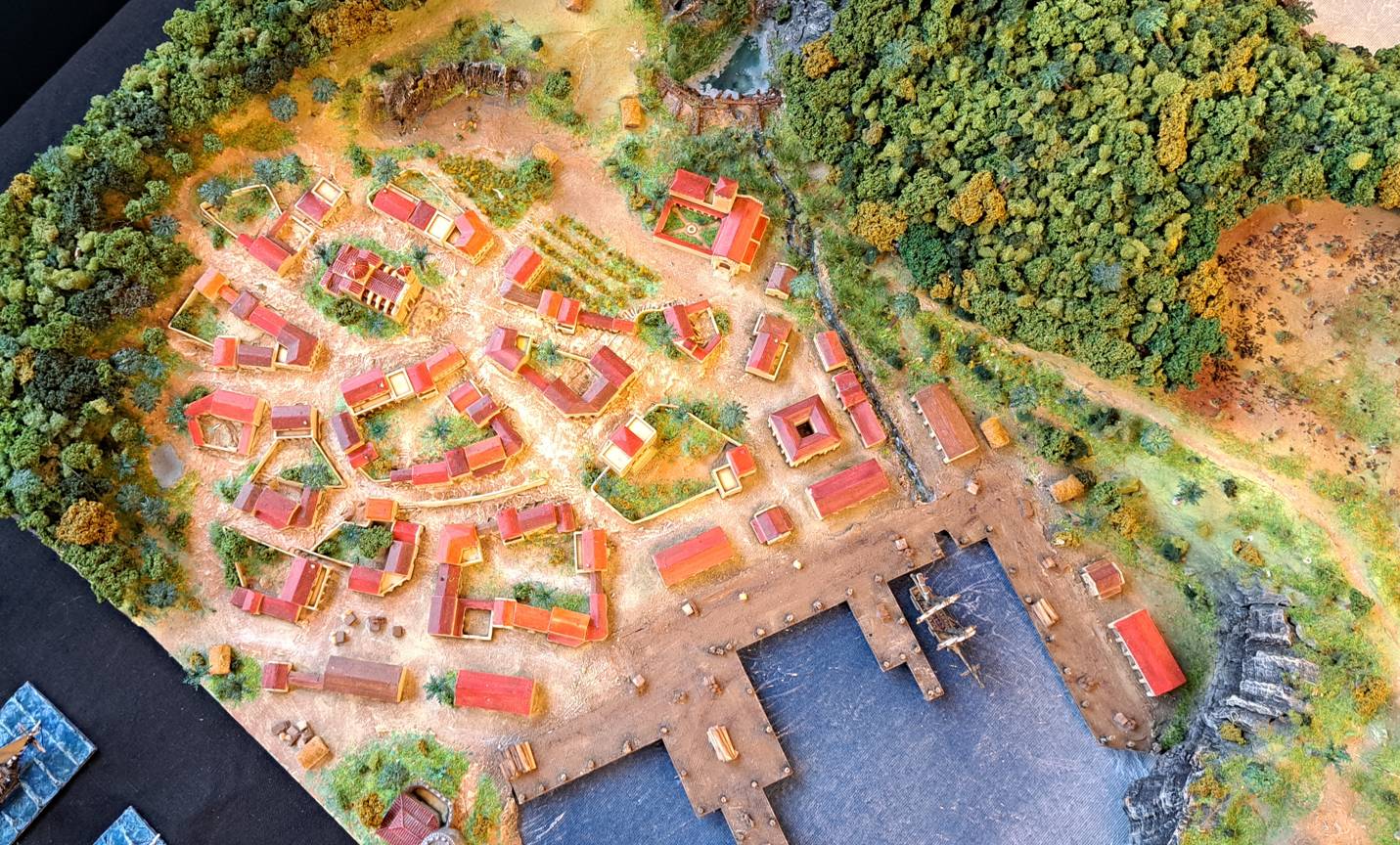 Die Seeschlacht von Grenada, am 6. Juli 1779 der britischen Flotte unter Admiral John Byron gegen die Franzosen. Ein Spieltisch der Tactica 2022 in Hamburg.