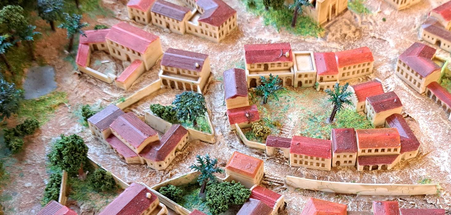 Die Seeschlacht von Grenada, am 6. Juli 1779 der britischen Flotte unter Admiral John Byron gegen die Franzosen. Ein Spieltisch der Tactica 2022 in Hamburg.