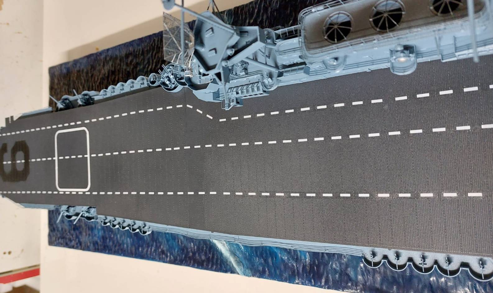Das Deck der USS Enterprise CV-6 in voller Länge.