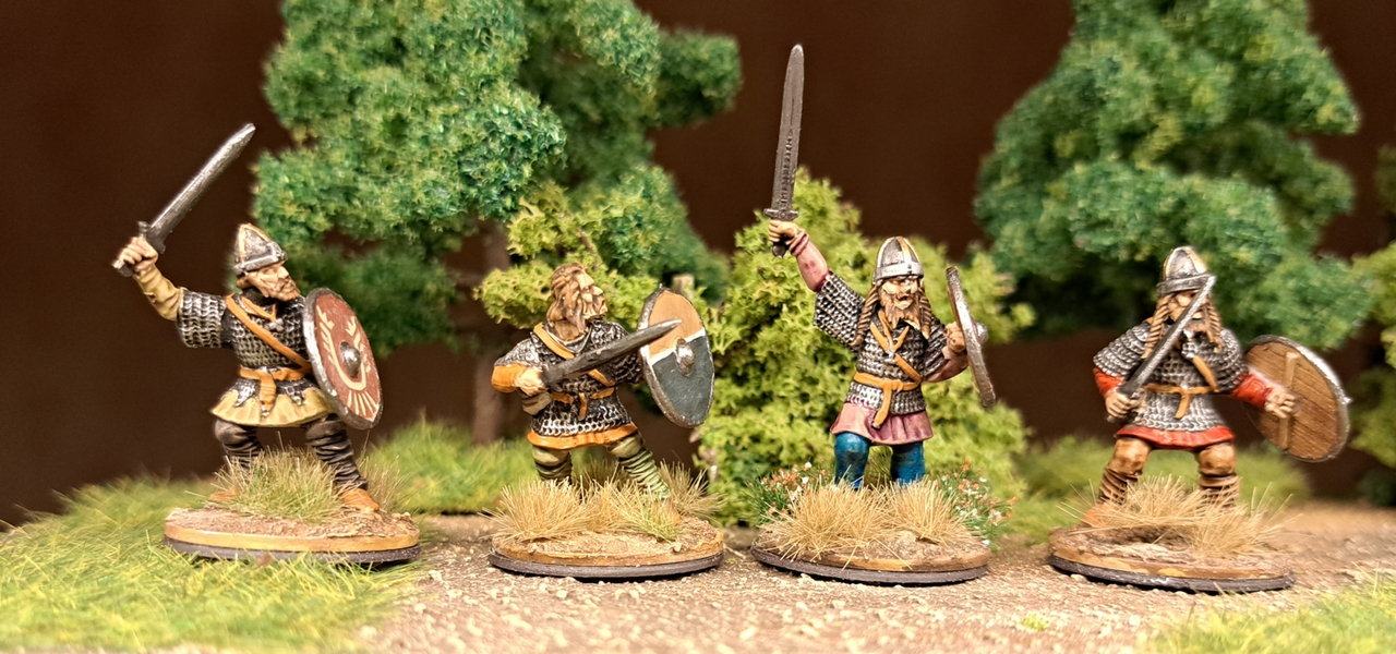 Einheit 2: acht SAGA Krieger der Wikinger mit Schwertern