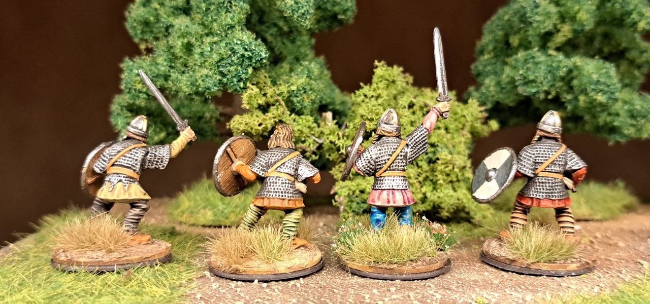 Einheit 2: acht SAGA Krieger der Wikinger mit Schwertern