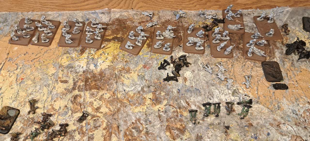 Die dritte Kompanie, unbemaltes Zinn und bereit für die Einkleidung.