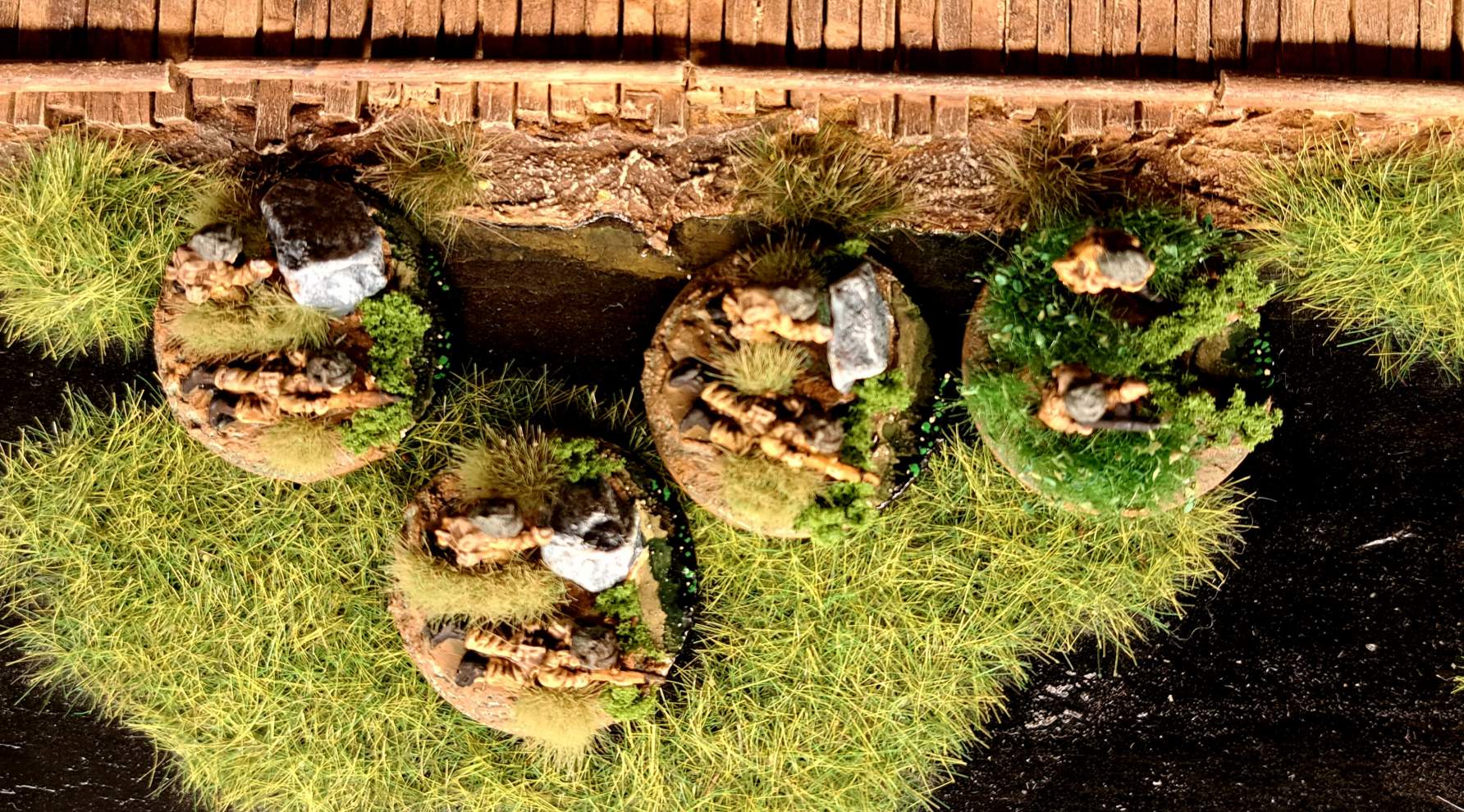 Die SMG / Light 2" Mortar / Platoon Commander / Company Commander Foot Groups von Mark im Sumpf bei Shturmigrad-Süd. Baugröße 15mm, Spielsystem PBI / Poor Bloody Infantry. Es ist eine British Infantry Company von 1941 / 1942 / 1943.